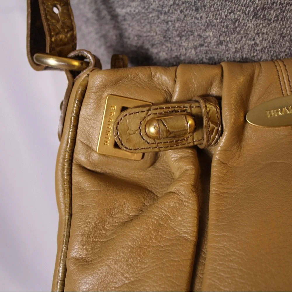 Brahmin‎ Tan Leather Pleated Crossbody Bag Gold Hardware Adjustable Strap